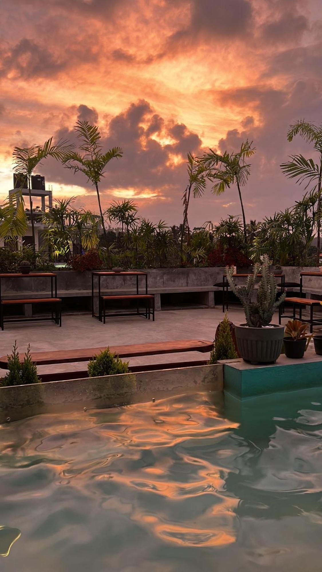 Yasis Surf Lodge Mirissa Bagian luar foto